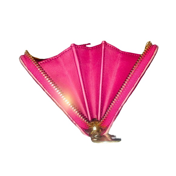 Authentic Gucci GG Zippy Wallet - Picture 3 of 10